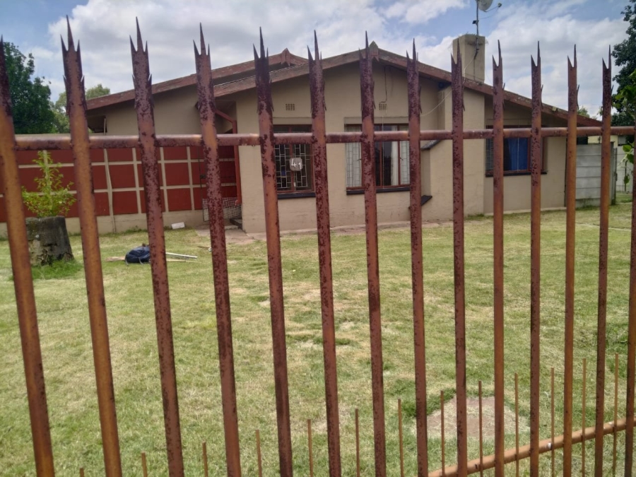 4 Bedroom Property for Sale in Leeudoringstad North West